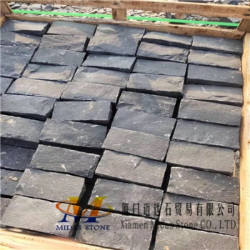 China Black Basalt Cobble Stone